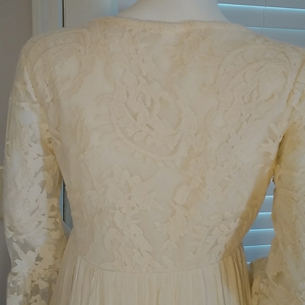 Xhilaration Cream Babydoll Mini Dress Size M V Neck Embroider Bodice Sleeves - Picture 10 of 13